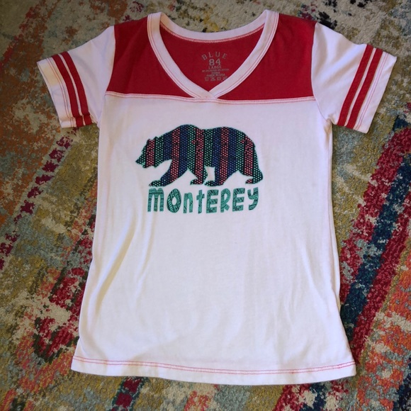🧜🏼‍♀️3 for $15 item!🧜🏼‍♀️ short sleeve Monterey v neck tee - Picture 1 of 3